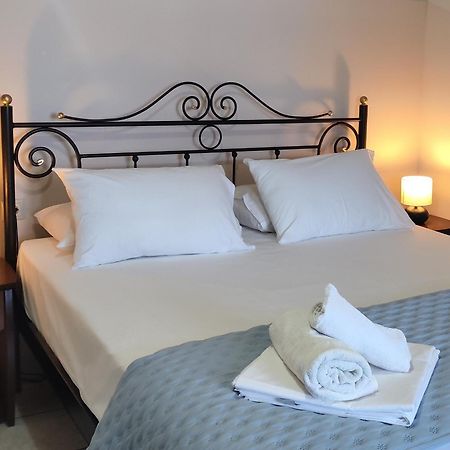 מיקרוס גיאלוס Captain Nick Aparthotel מראה חיצוני תמונה